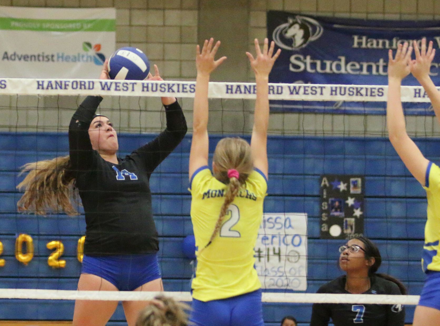 Huskies show heart in loss to Monarchs on Senior Night